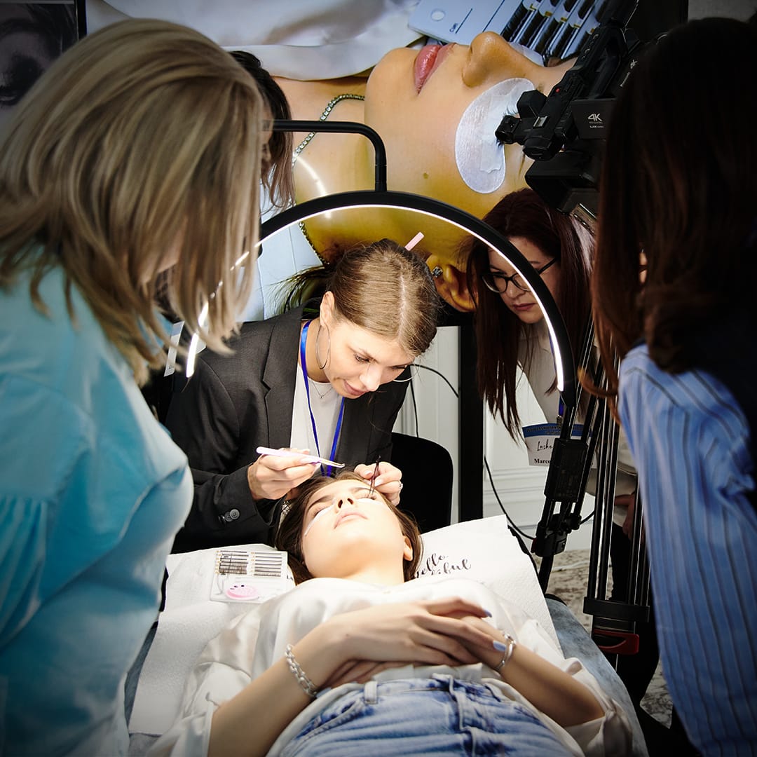 Cursuri de perfecționare în arta extensiilor de gene